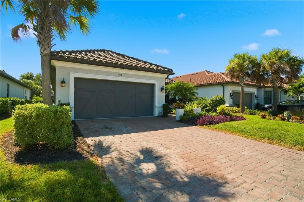 8190 Lucello Ter S, Naples, FL 34114-2