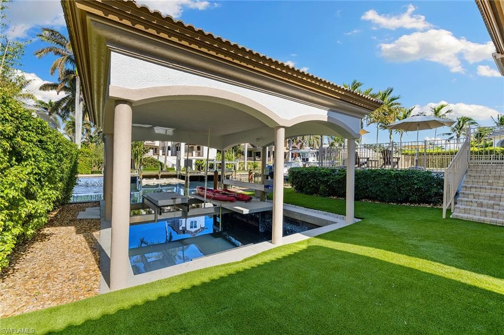 533 15th Ave S, Naples, FL 34102-21