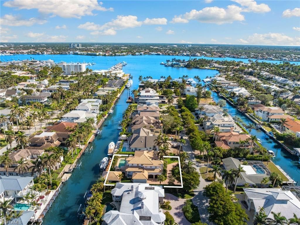 533 15th Ave S, Naples, FL 34102-3