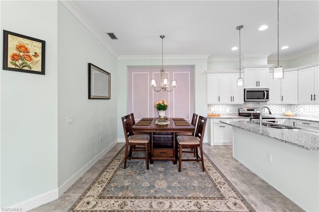 6933 Saona Ct, Naples, FL 34113-9