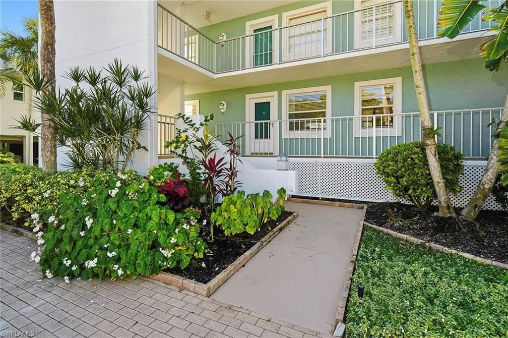 1200 Blue Point Ave A1, Naples, FL 34102-2