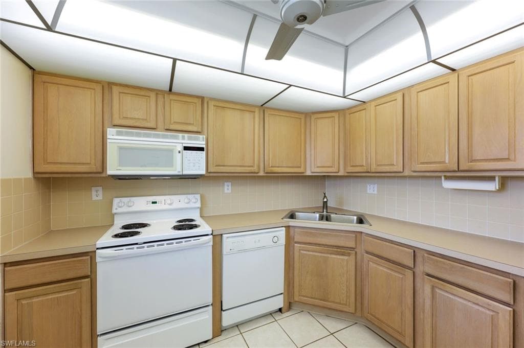 4200 Belair Ln 302, Naples, FL 34103-9