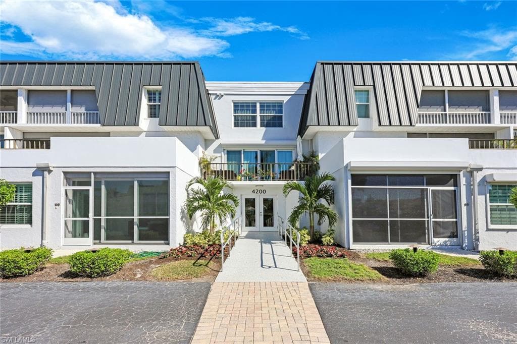 4200 Belair Ln 302, Naples, FL 34103-1