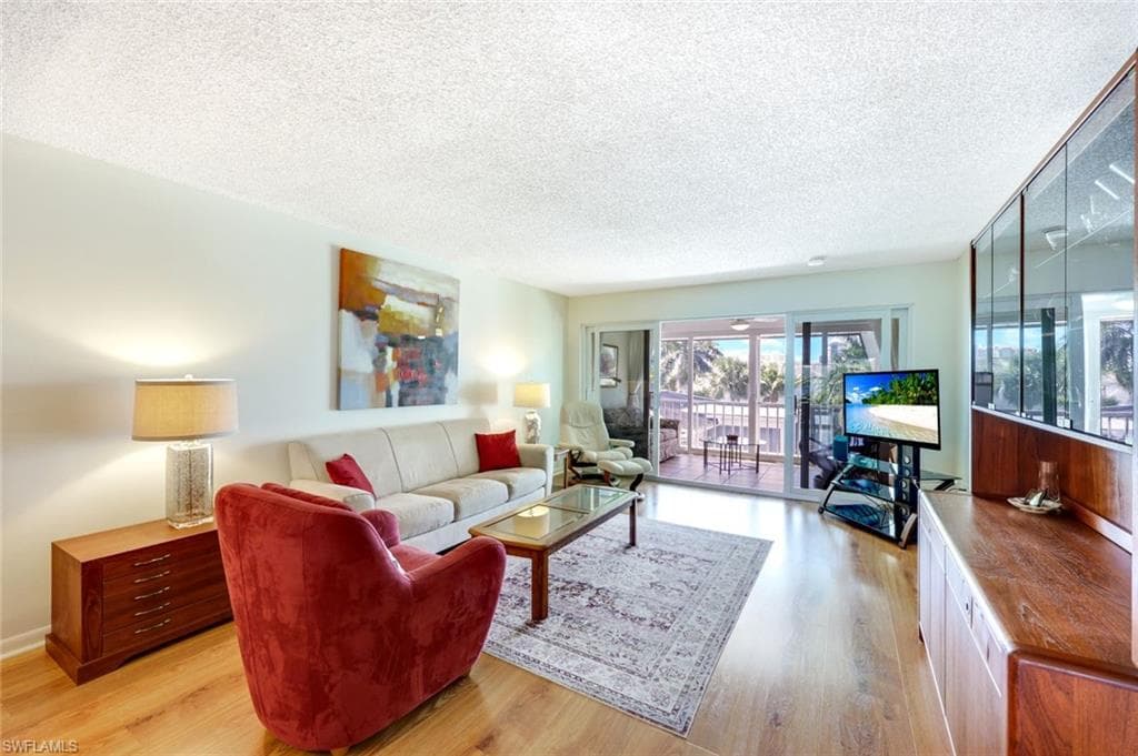 4200 Belair Ln 302, Naples, FL 34103-5