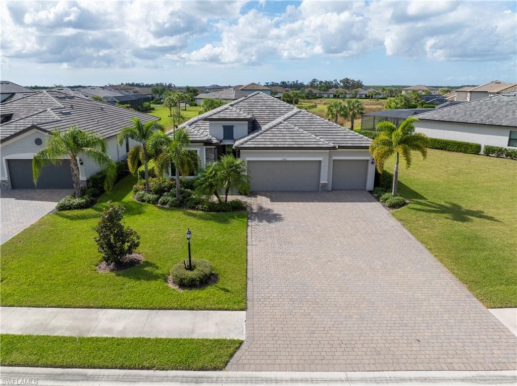 17661 Kinzie Ln, Estero, FL 33928-1