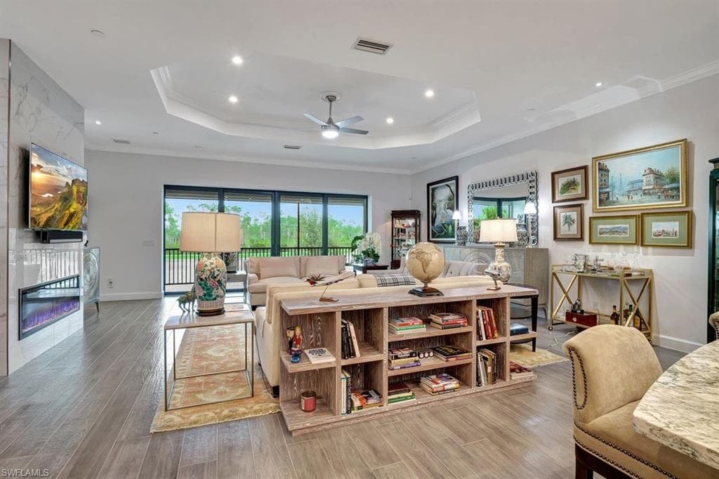 9637 Montelanico Loop 203, Naples, FL 34119-9