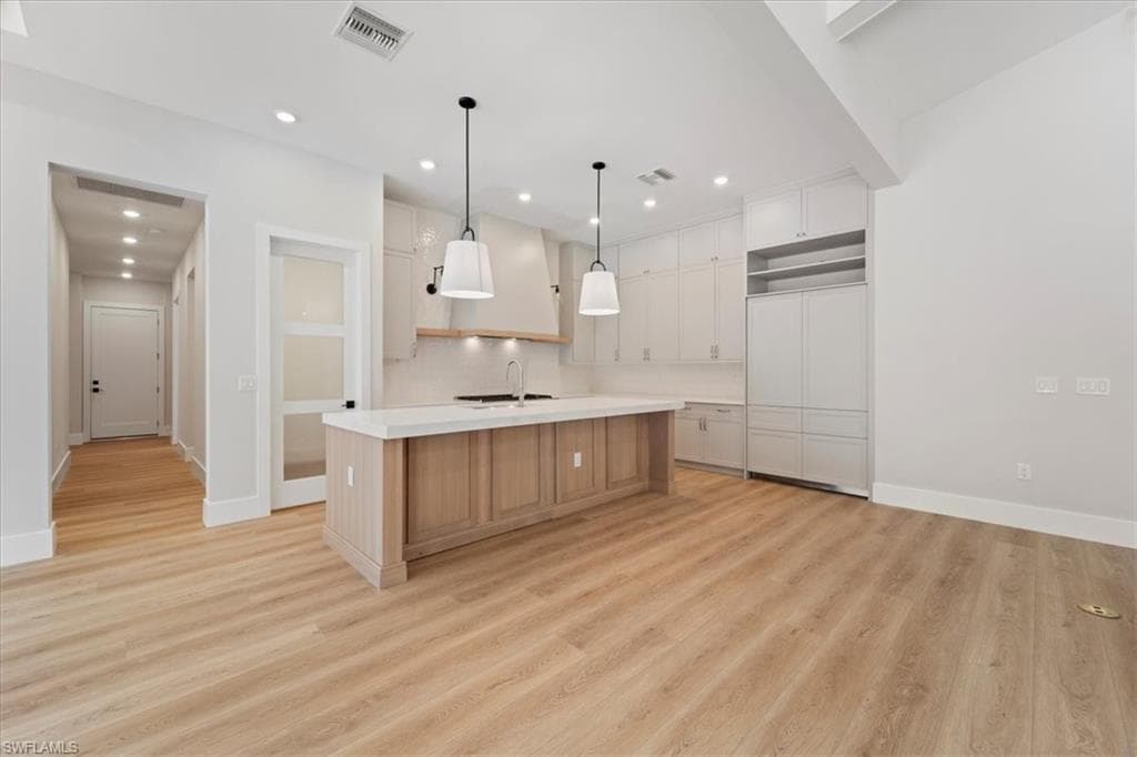 699 1st St NW, Naples, FL 34120-12