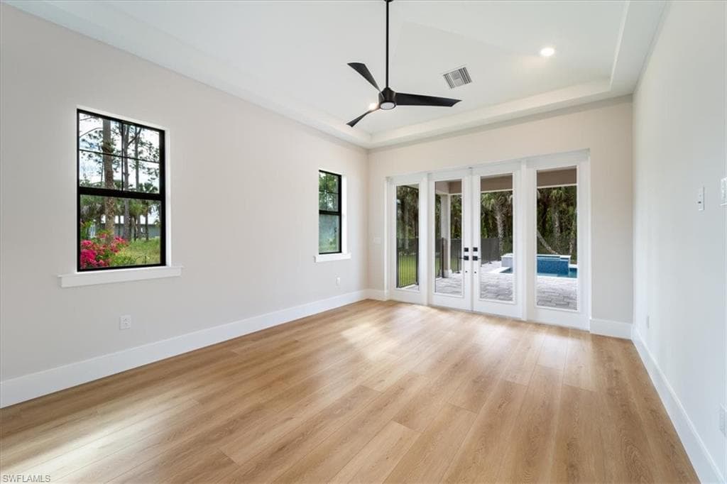 699 1st St NW, Naples, FL 34120-18