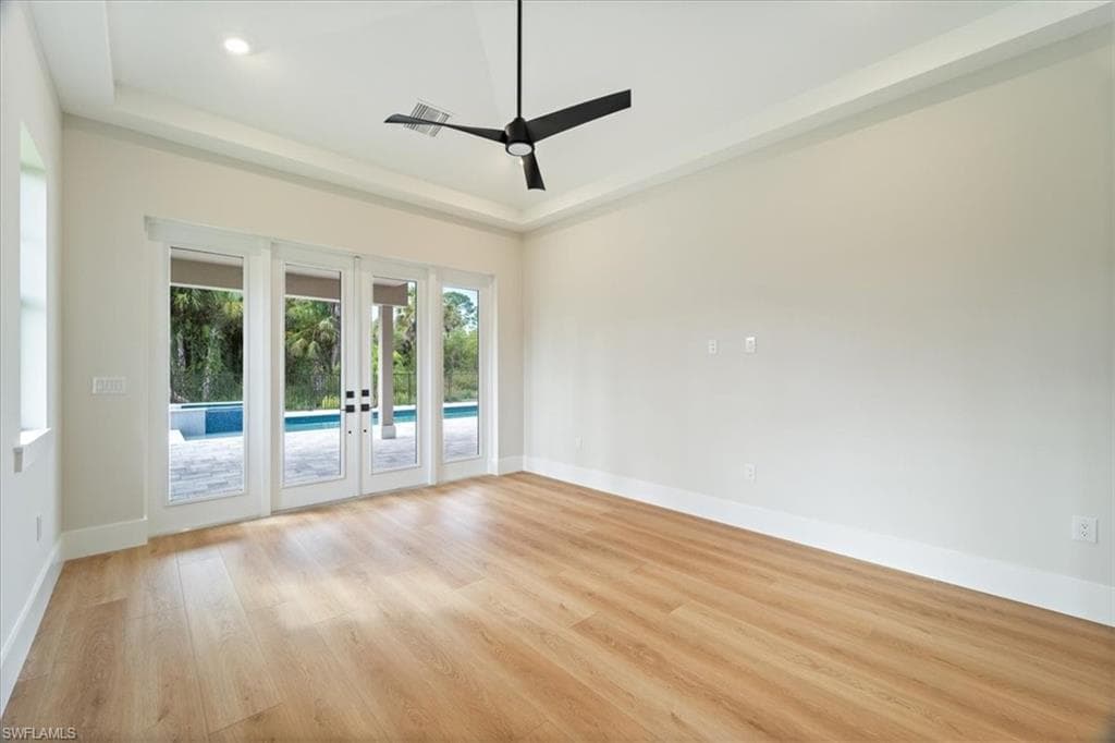 699 1st St NW, Naples, FL 34120-19