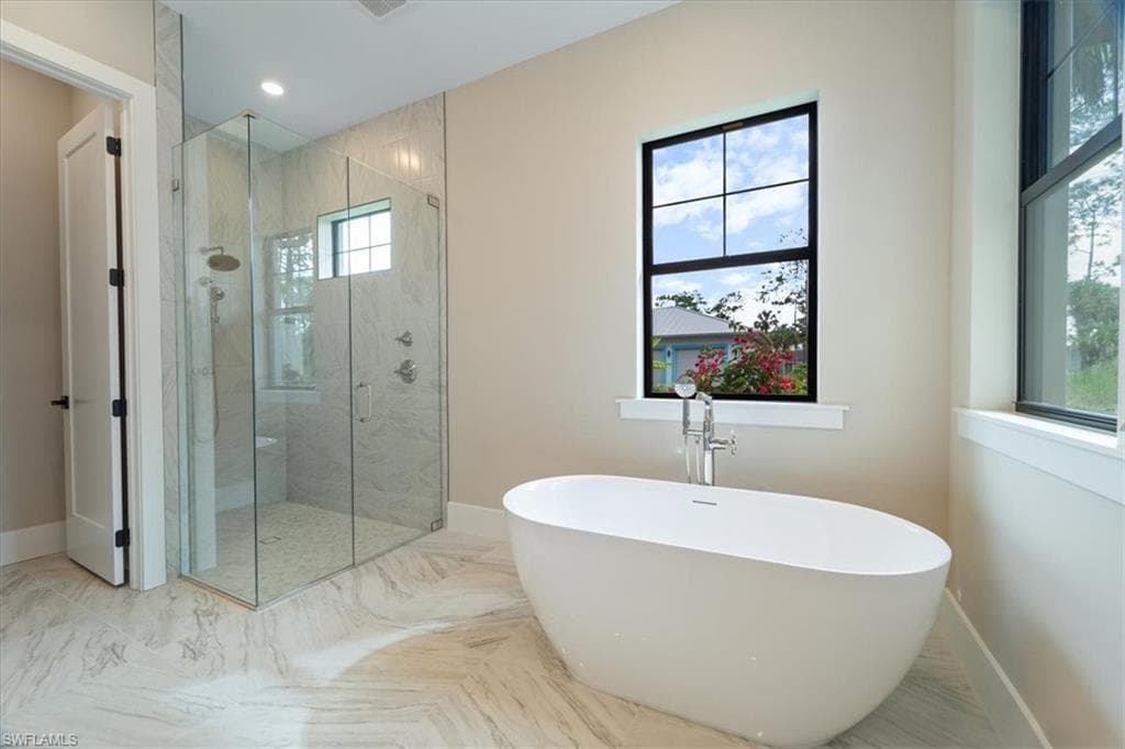 699 1st St NW, Naples, FL 34120-22