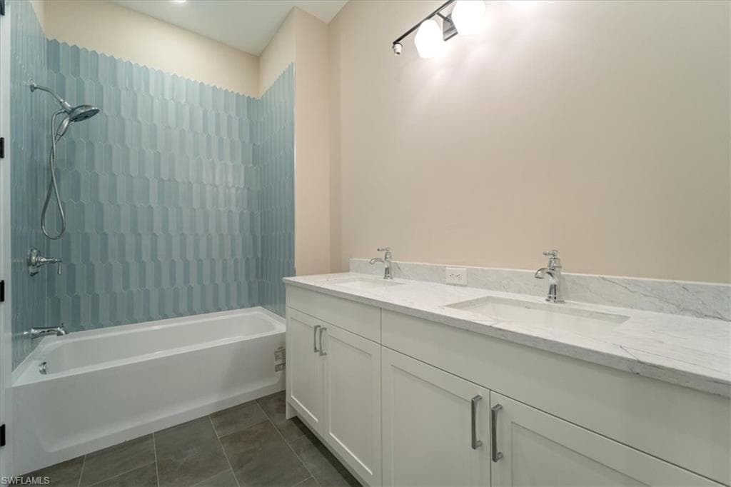 699 1st St NW, Naples, FL 34120-32