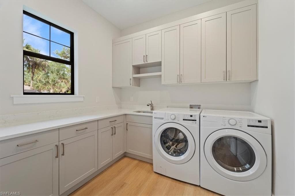 699 1st St NW, Naples, FL 34120-36