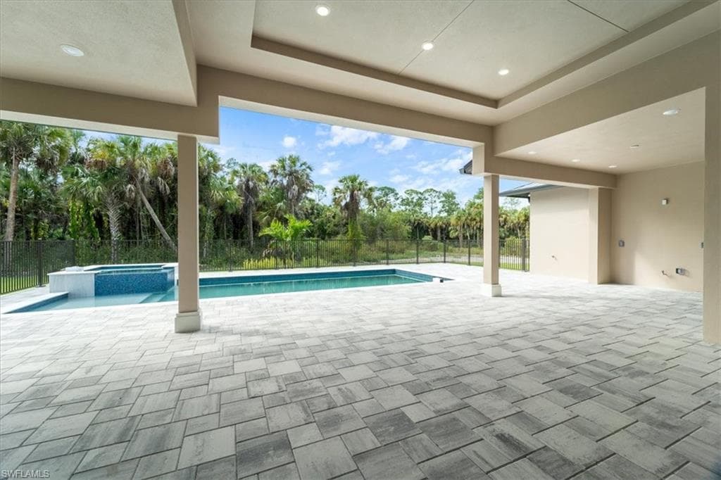 699 1st St NW, Naples, FL 34120-37