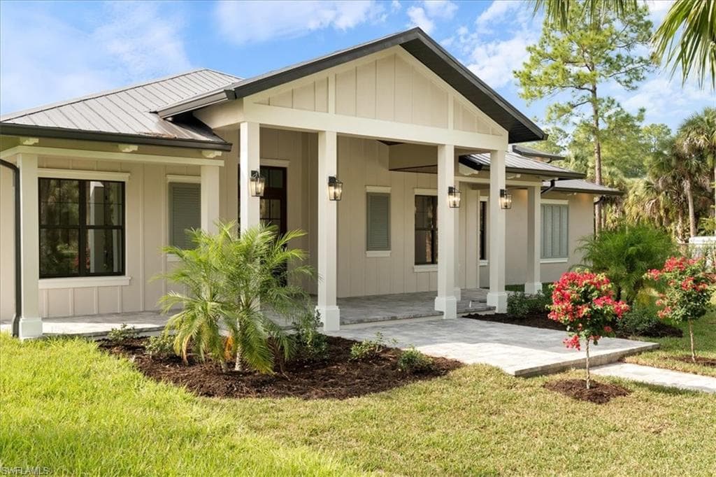 699 1st St NW, Naples, FL 34120-2