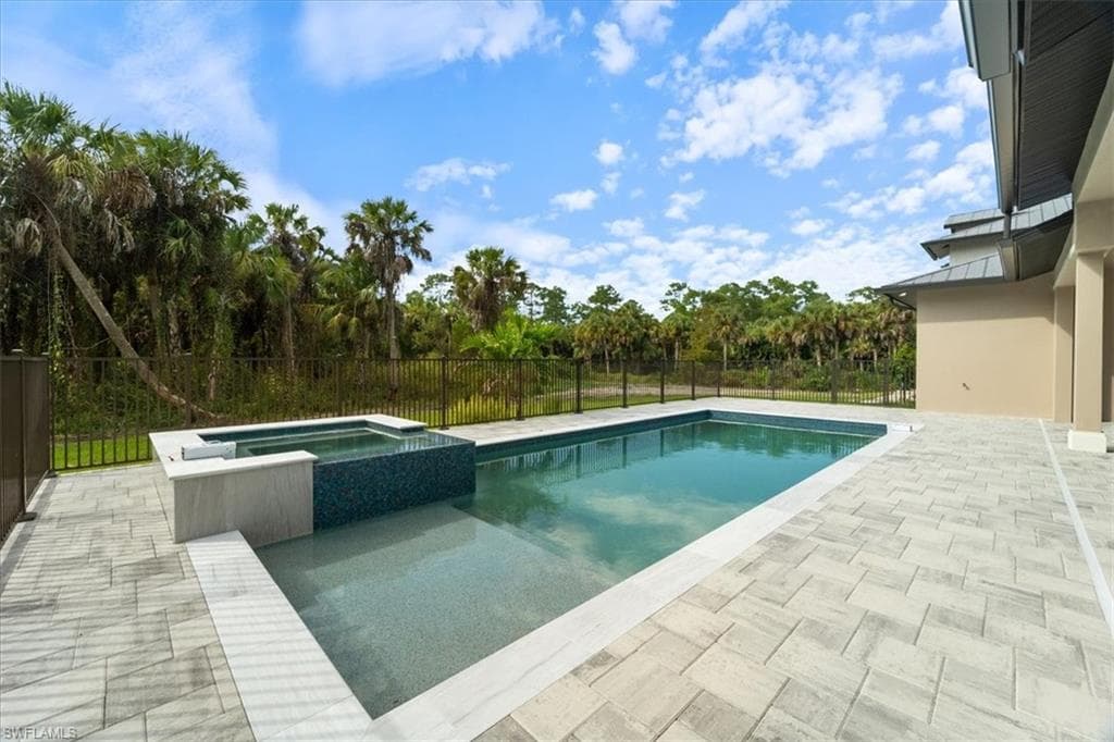 699 1st St NW, Naples, FL 34120-38