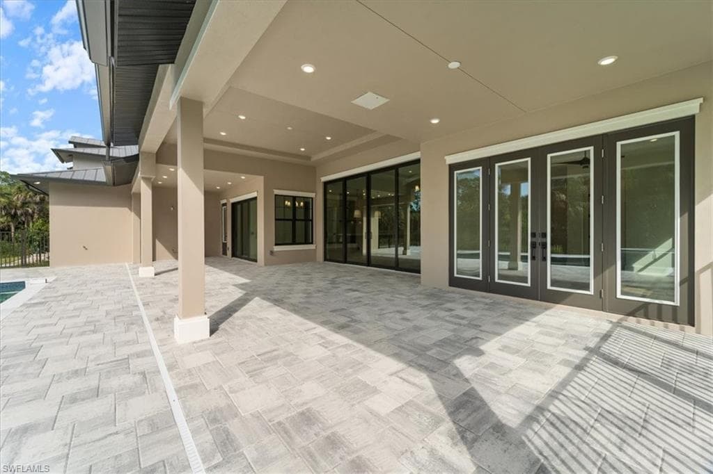 699 1st St NW, Naples, FL 34120-39