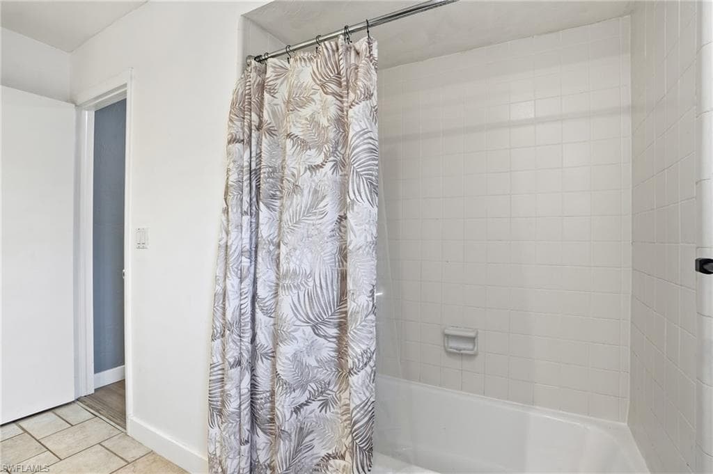 223 Pine Valley Cir, Naples, FL 34113-34