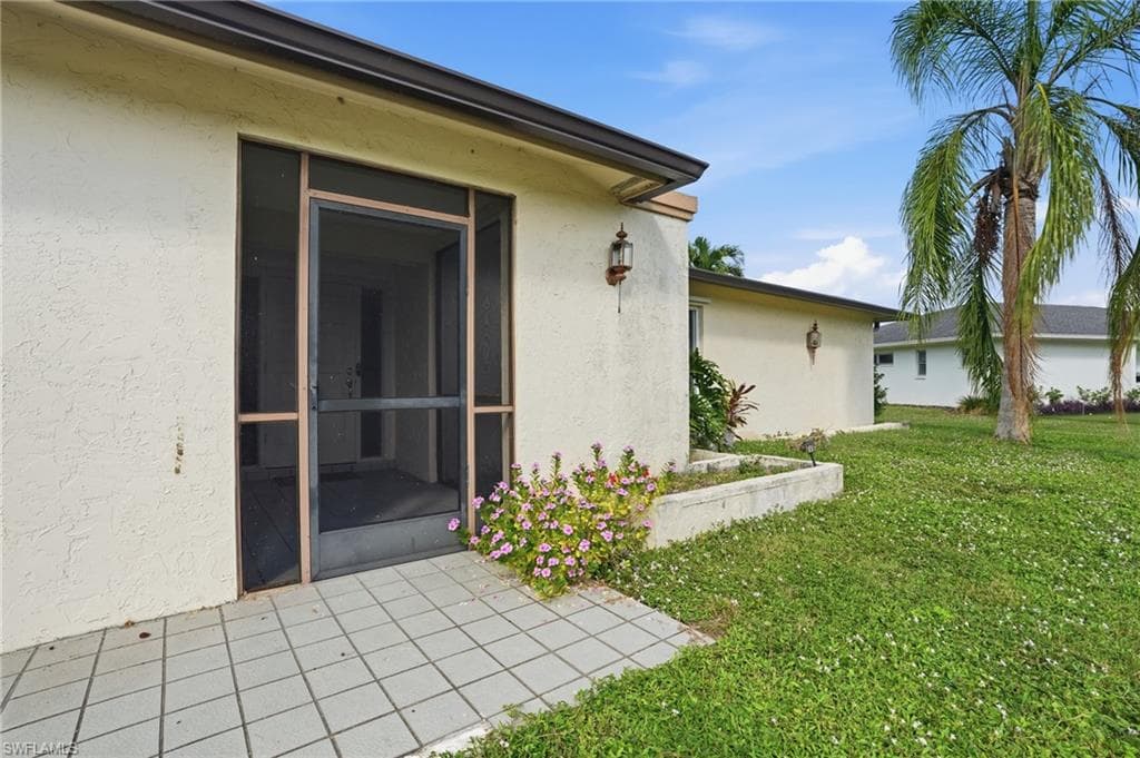 223 Pine Valley Cir, Naples, FL 34113-3