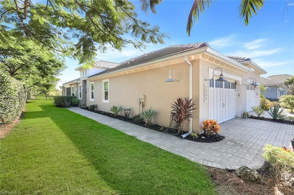 5802 Haiti Dr, Naples, FL 34113-3