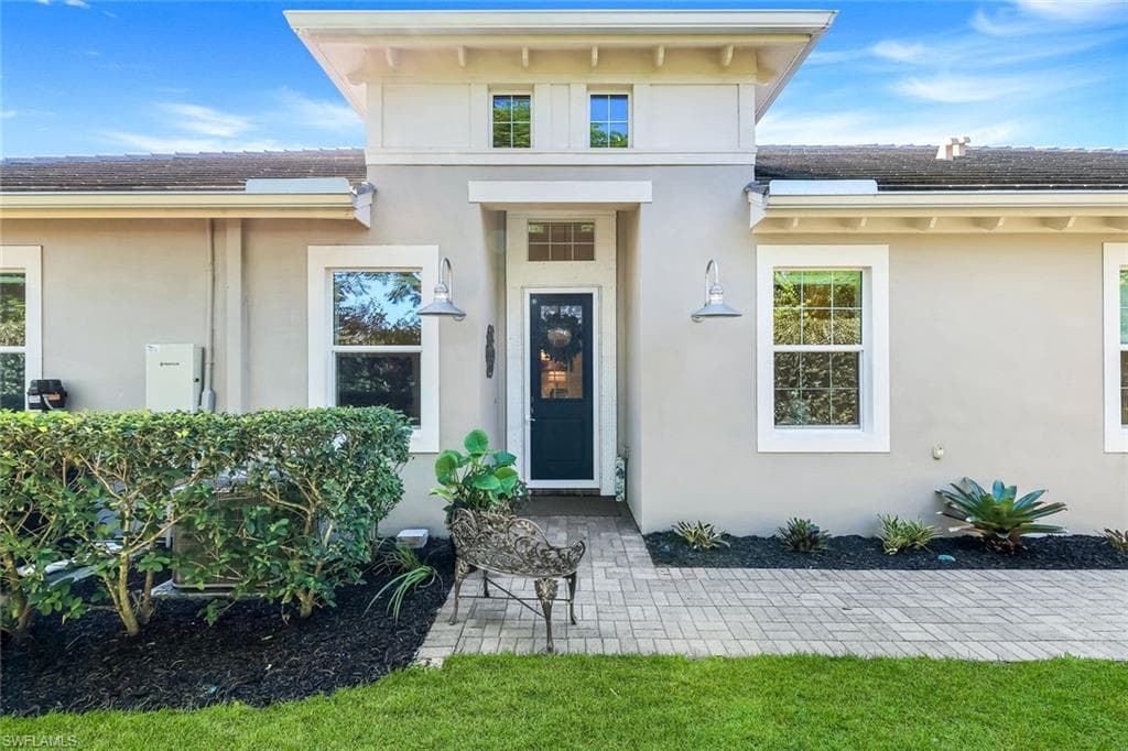 5802 Haiti Dr, Naples, FL 34113-4