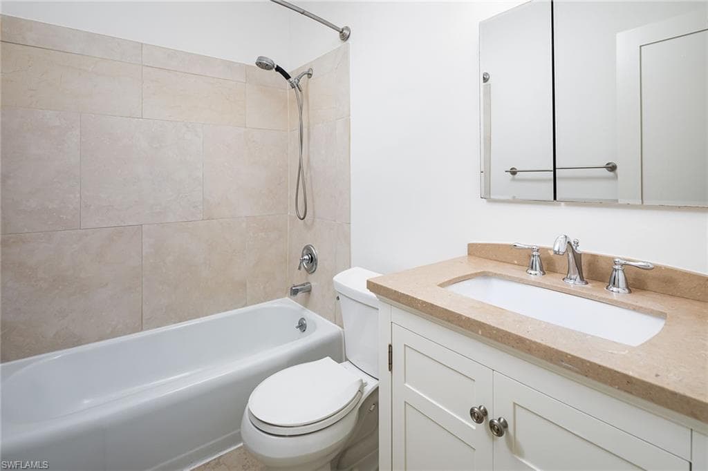 421 12th Ave S A14, Naples, FL 34102-9