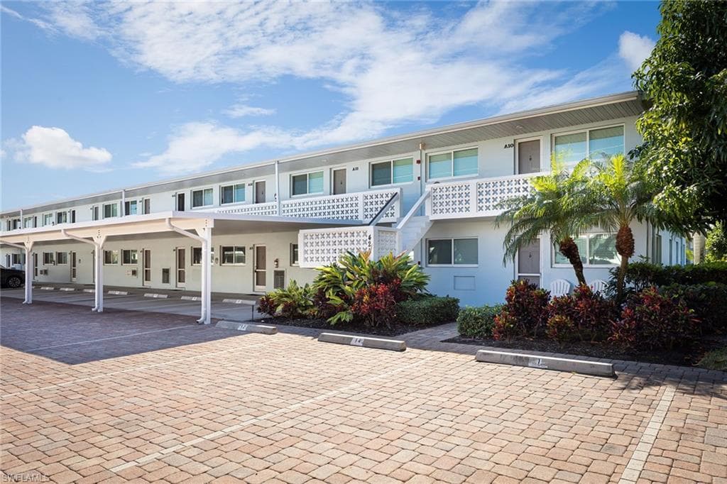 421 12th Ave S A14, Naples, FL 34102-10
