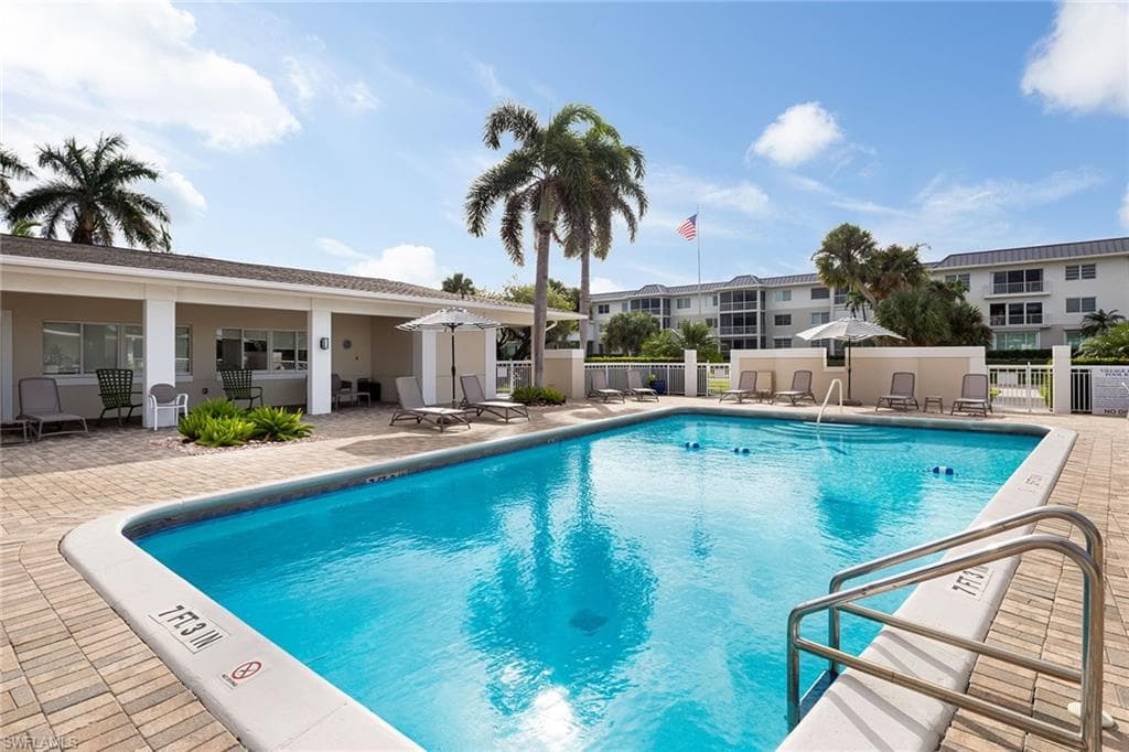 421 12th Ave S A14, Naples, FL 34102-12