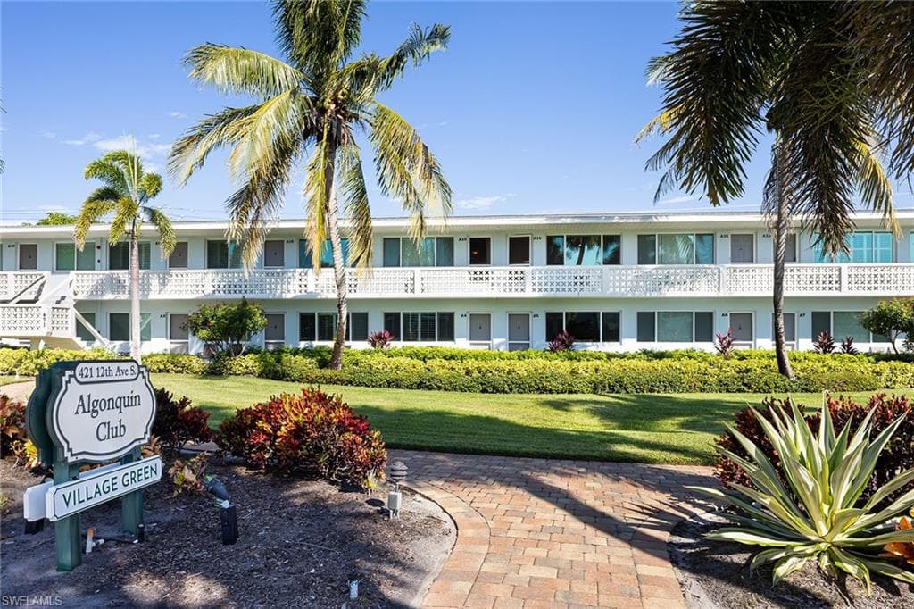 421 12th Ave S A14, Naples, FL 34102-1