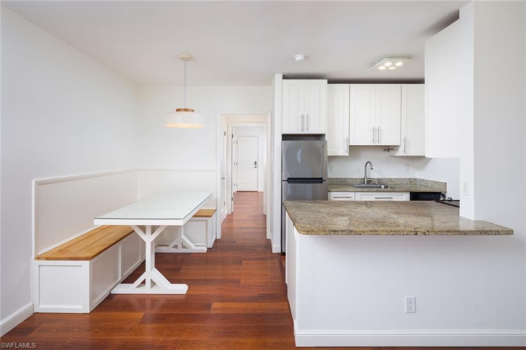 421 12th Ave S A14, Naples, FL 34102-4