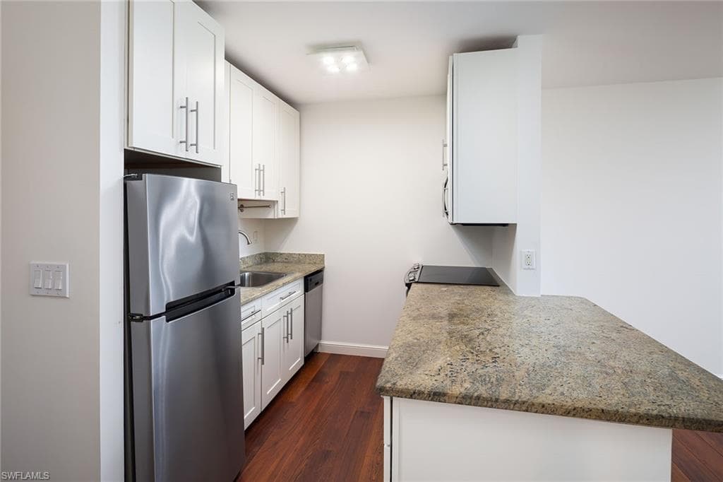 421 12th Ave S A14, Naples, FL 34102-5