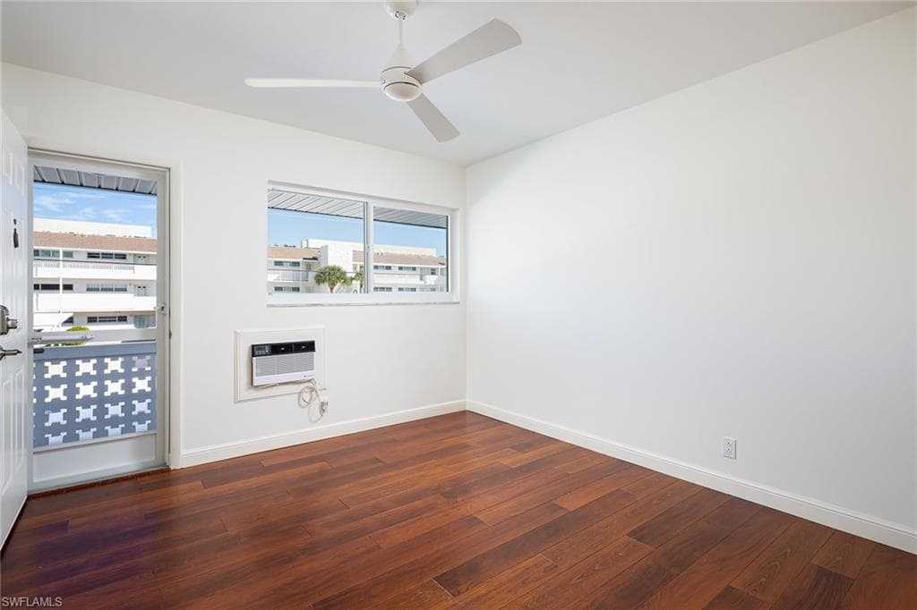 421 12th Ave S A14, Naples, FL 34102-7