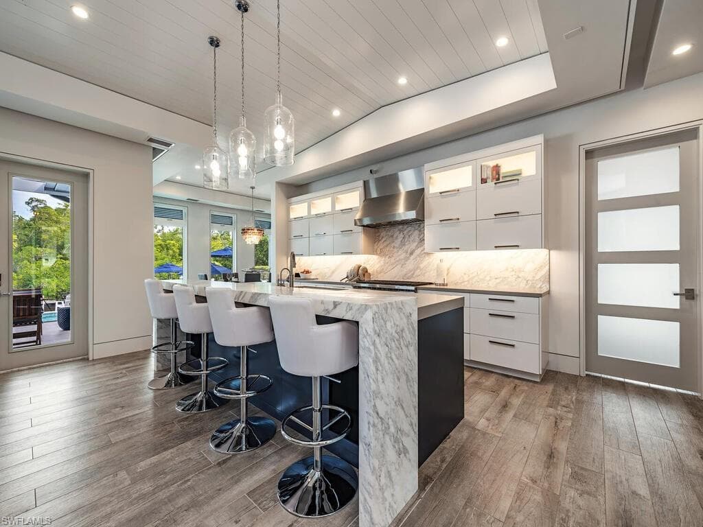 2323 Harbor Rd, Naples, FL 34104-8