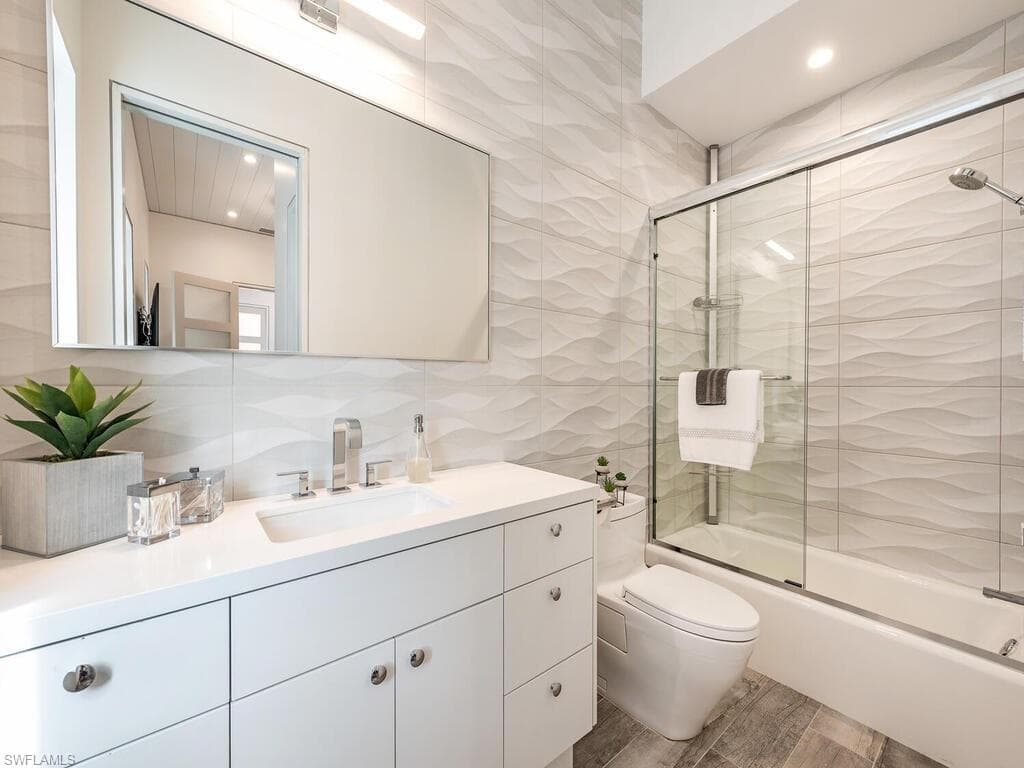 2323 Harbor Rd, Naples, FL 34104-17