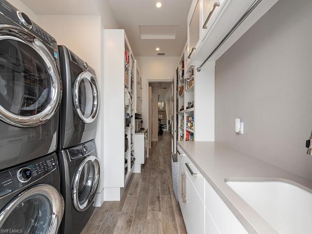 2323 Harbor Rd, Naples, FL 34104-19