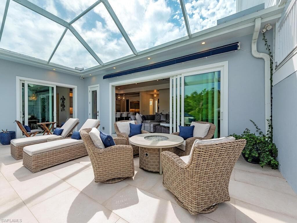 2323 Harbor Rd, Naples, FL 34104-24