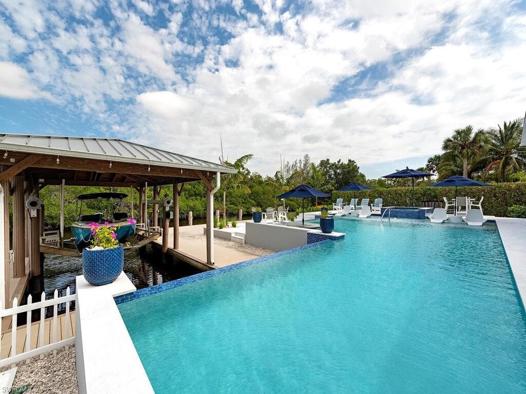 2323 Harbor Rd, Naples, FL 34104-26