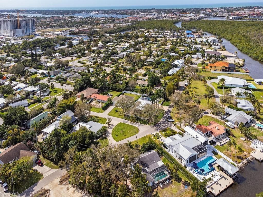 2323 Harbor Rd, Naples, FL 34104-39