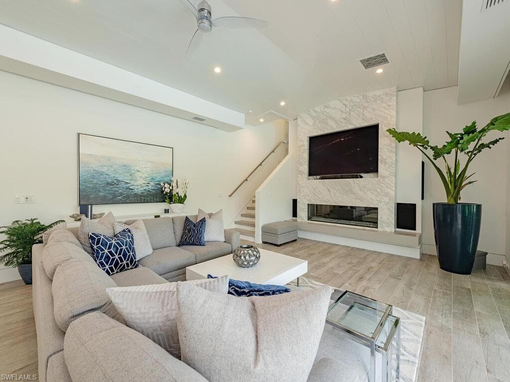 2323 Harbor Rd, Naples, FL 34104-4