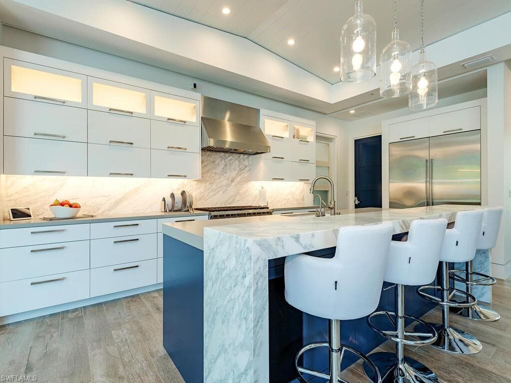 2323 Harbor Rd, Naples, FL 34104-7