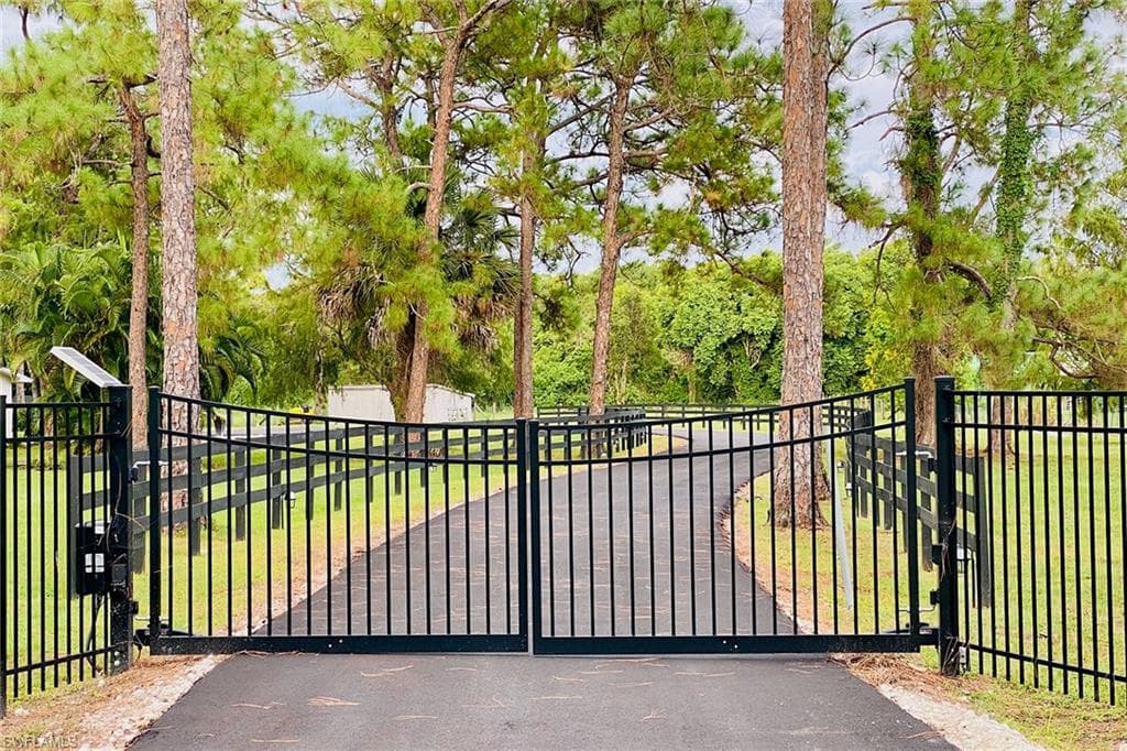 971 San Marcos Blvd, Naples, FL 34104-3