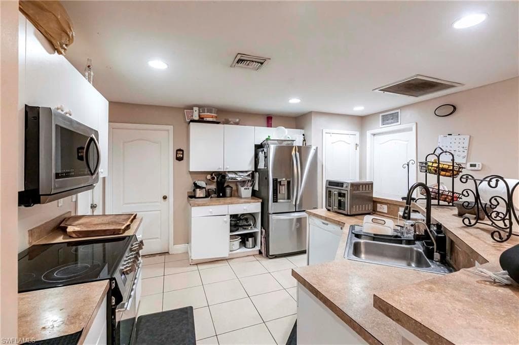 2900 8th Street Southwest, Lehigh Acres, FL 33976-9