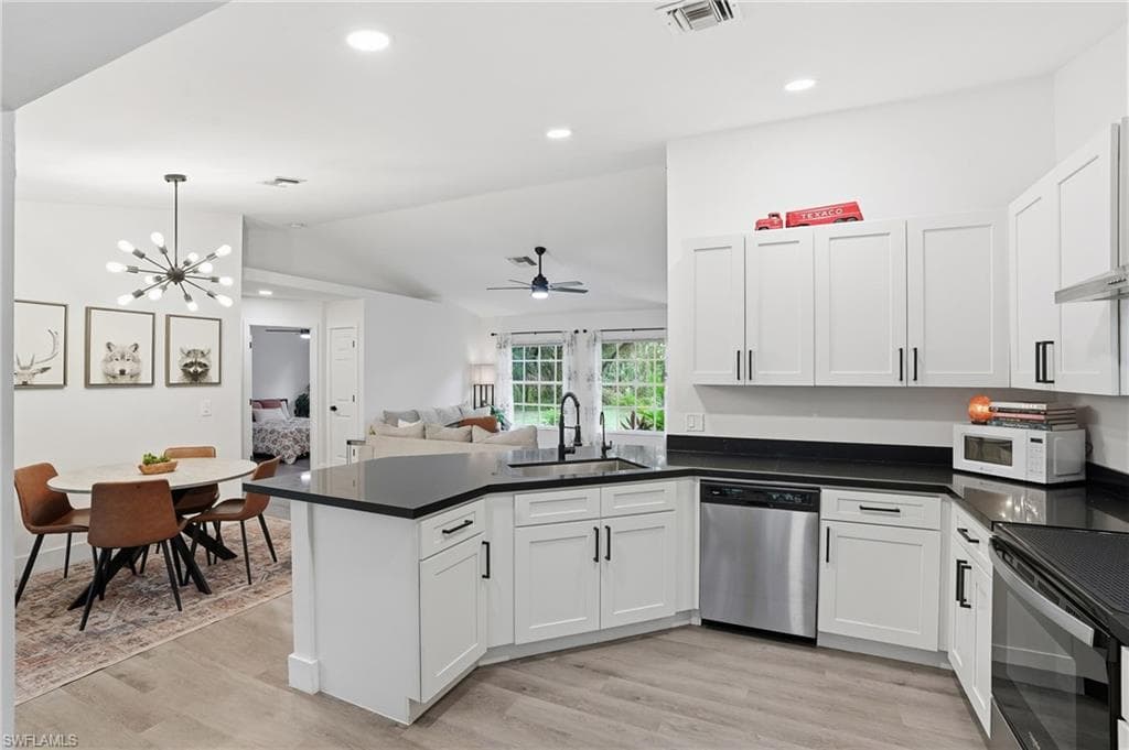 1094 13th St SW, Naples, FL 34117-10