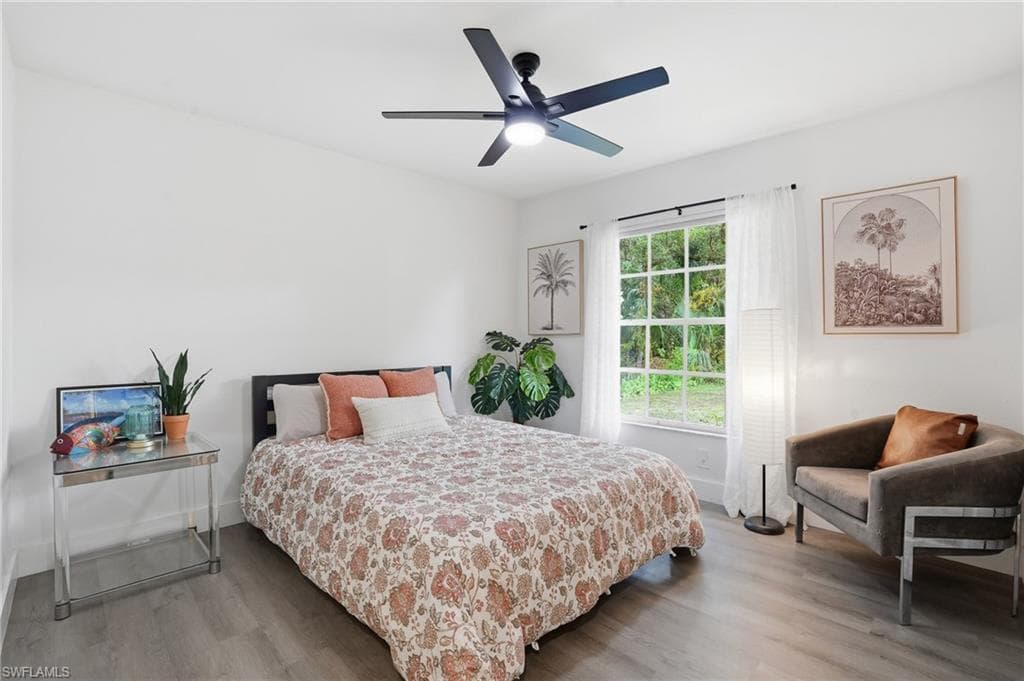 1094 13th St SW, Naples, FL 34117-17