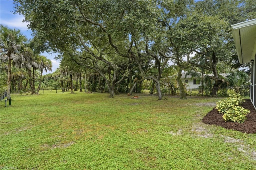 1094 13th St SW, Naples, FL 34117-27