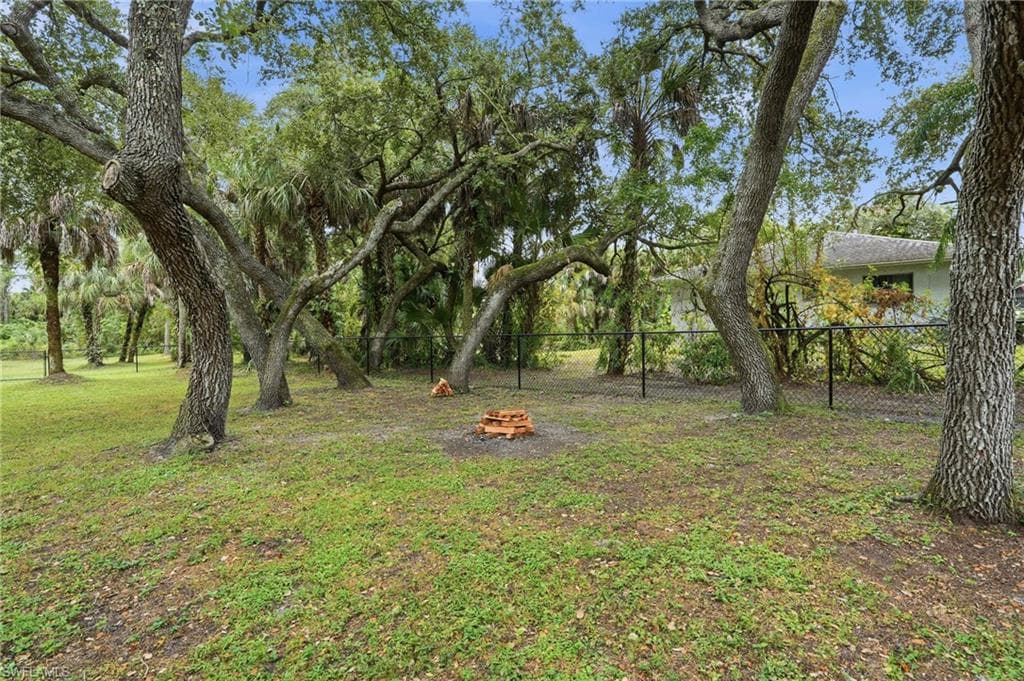 1094 13th St SW, Naples, FL 34117-28