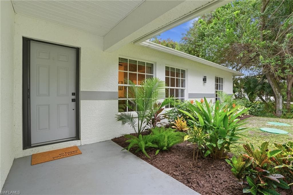 1094 13th St SW, Naples, FL 34117-3
