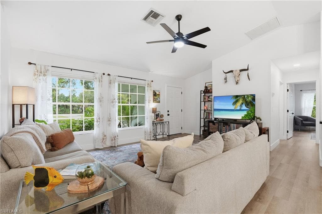 1094 13th St SW, Naples, FL 34117-5