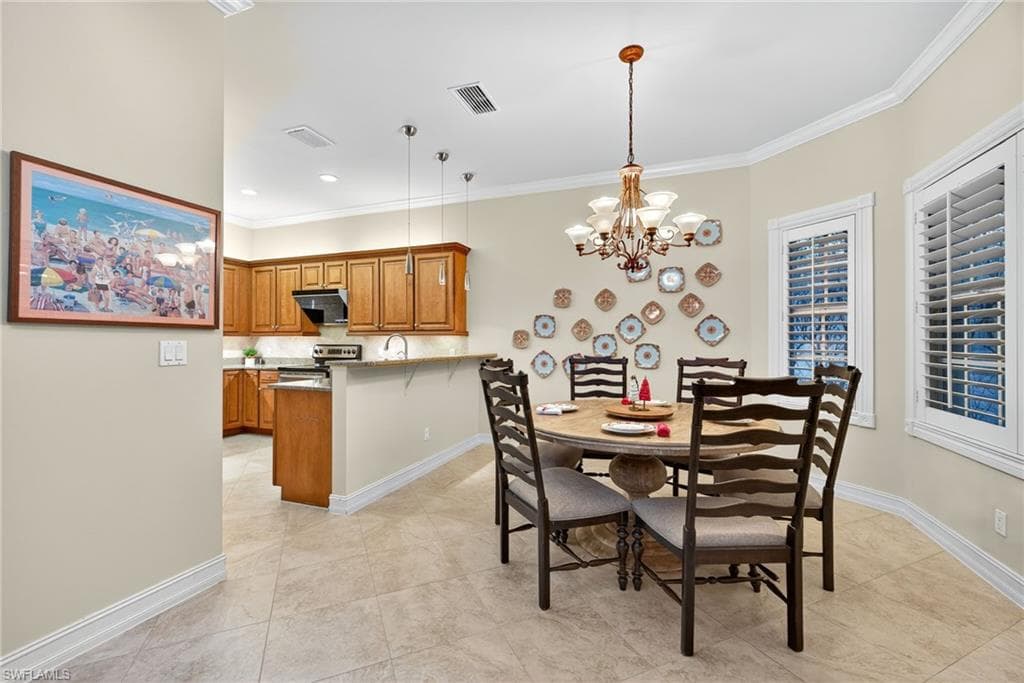 4822 Europa Dr, Naples, FL 34105-9