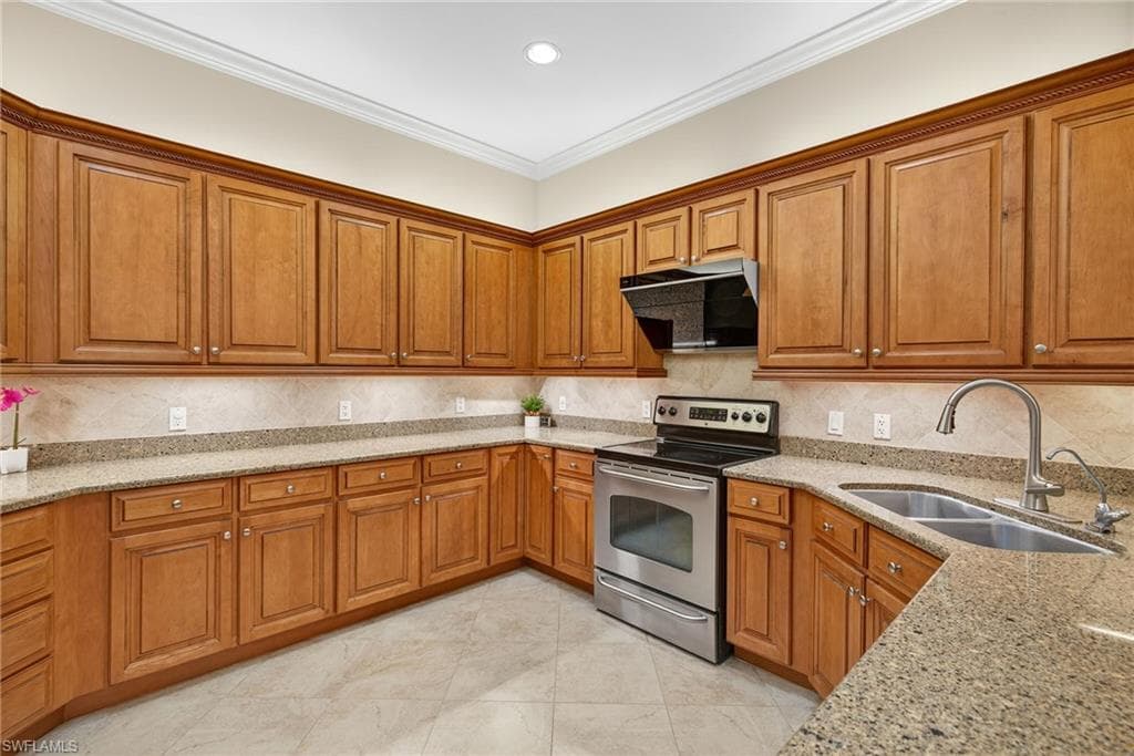 4822 Europa Dr, Naples, FL 34105-11