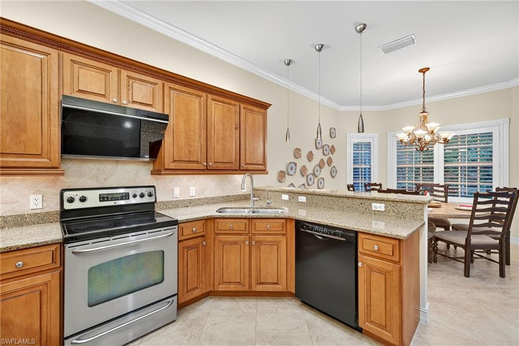 4822 Europa Dr, Naples, FL 34105-13